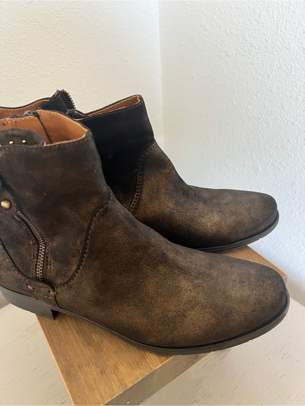 Earthies Sintra Rock metallic leather boots size 10B